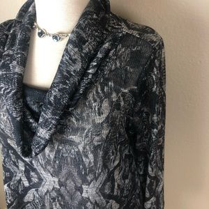 Apropos Light Sweater Size M  Black / Cream Color